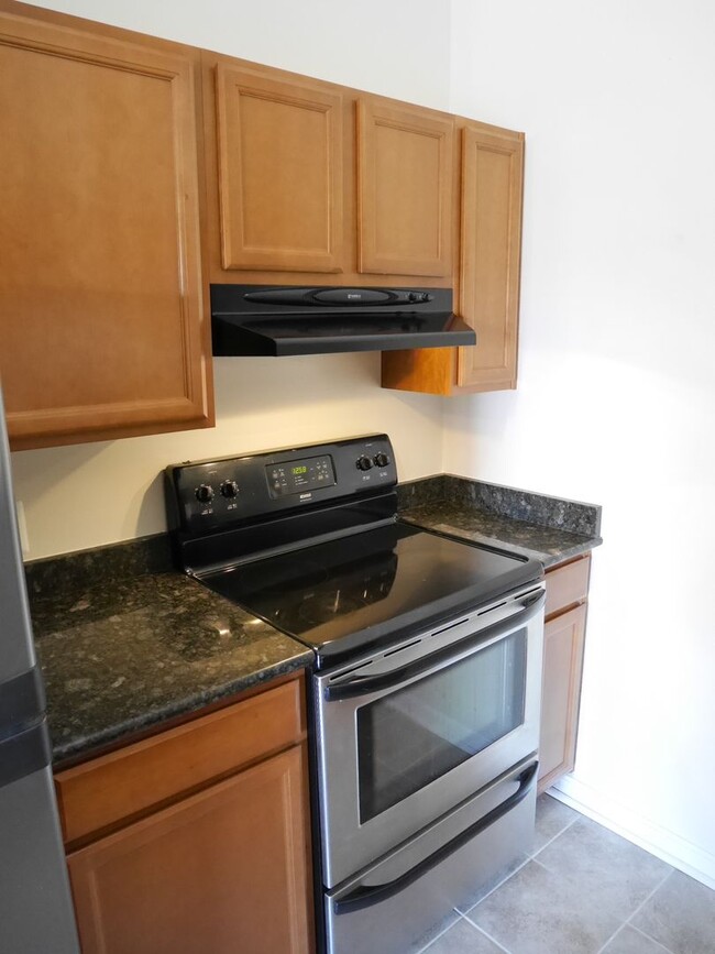 Building Photo - Roomy Two Bedroom Condo- Glen Burnie, MD