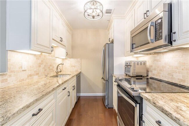 Building Photo - 28106 Plantation Dr NE