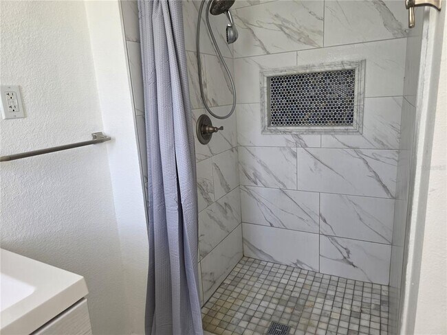 Building Photo - 1103 Teakwood Ave