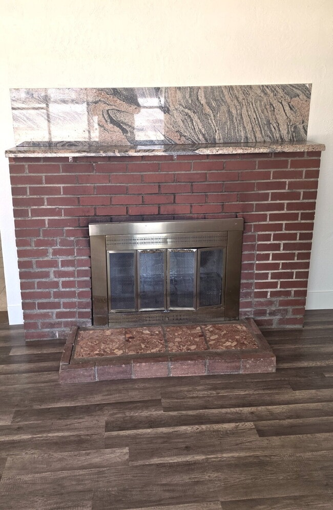 Building Photo - CHARMING NORTH PHOENIX HOME WITH FIREPLACE AND BACKYARD