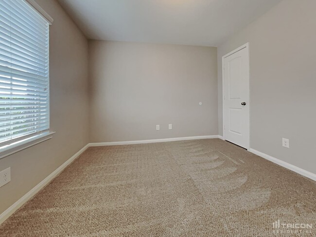 Building Photo - 308 Country Crossing Cir