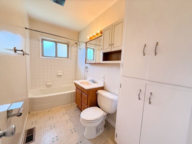 Building Photo - Nobhill Home