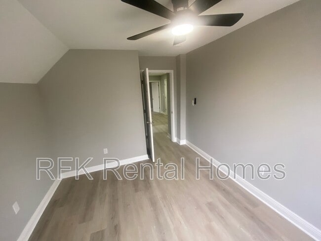 Building Photo - 2224 Langley Ave