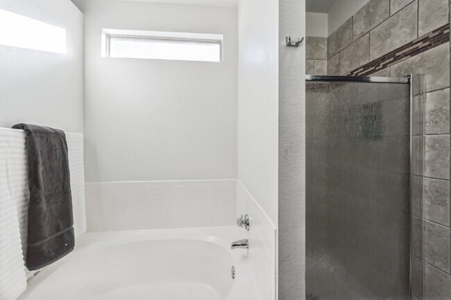 Building Photo - Beautiful Remodeled 2 Bedroom/2 Bathroom Condo is DTC!