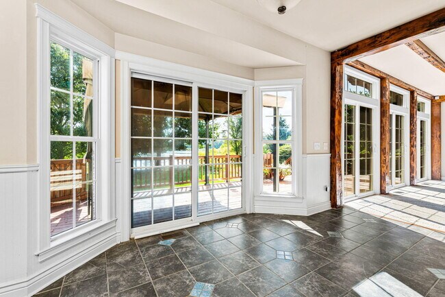 Building Photo - 950 Marshall Lakes Dr