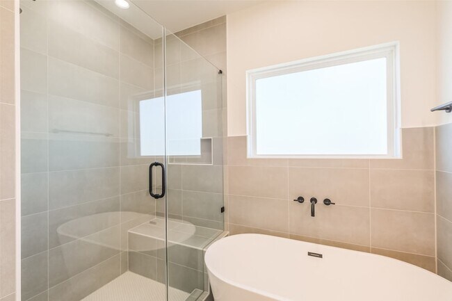 Building Photo - 8315 Brecha Ln