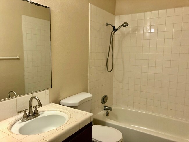 Building Photo - $1,699 Shaw and Minnewawa, 2 Bedroom Duple...