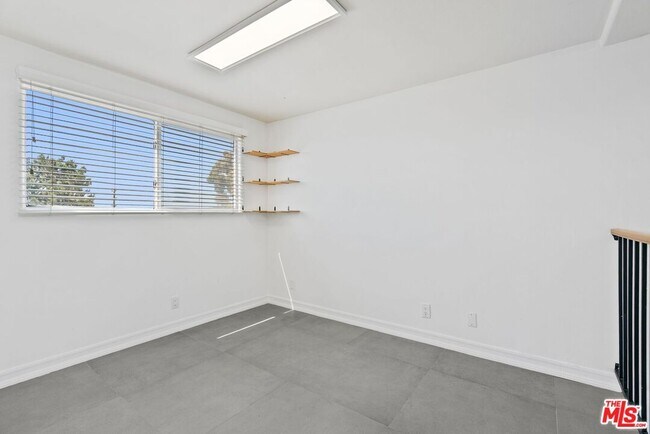 Building Photo - 3854 Beethoven St