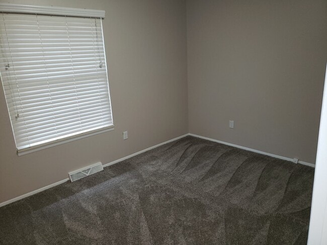 Building Photo - 24694 Creekside Dr