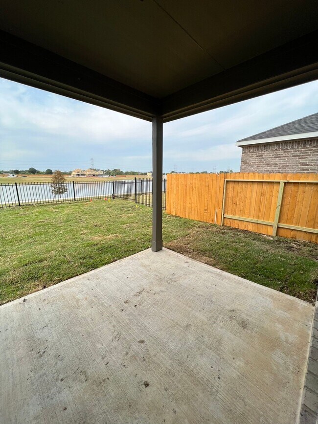 Building Photo - 15446 Islandview Ln