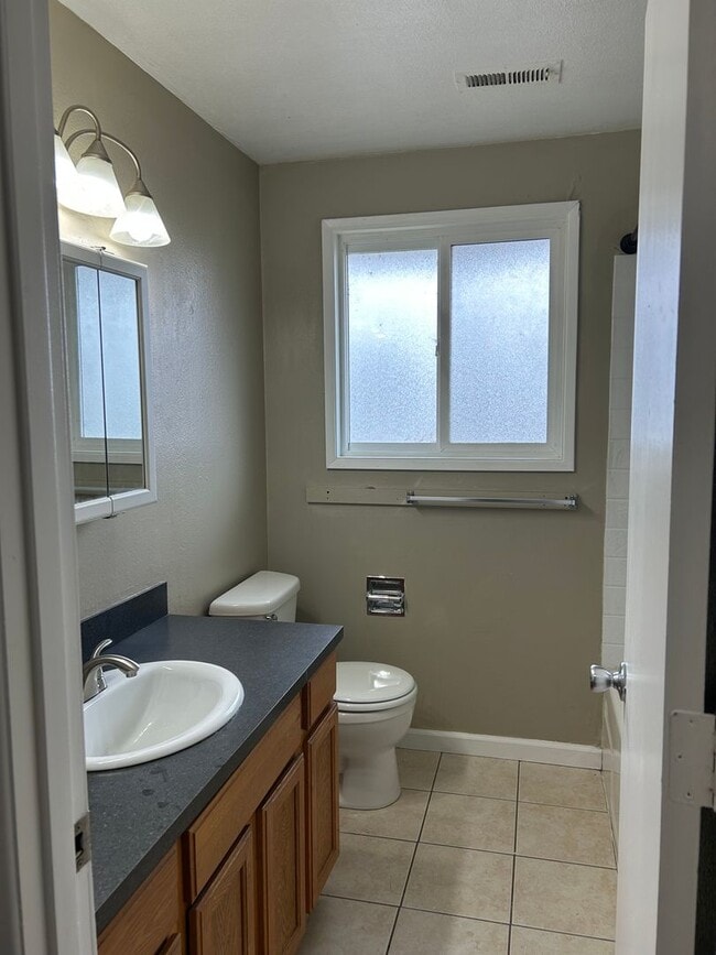 Building Photo - (894) 5th Ave Tri-Plex - 2 Bedroom / 1.5 B...