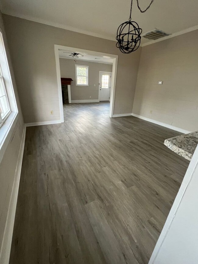 Building Photo - Cute corner lot available for August move-in