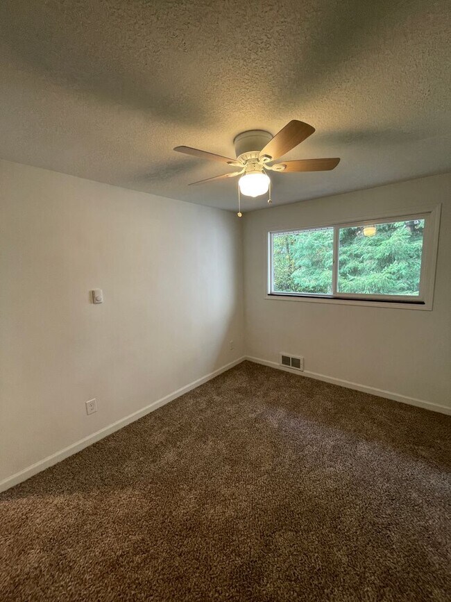 Building Photo - KellyCreek03