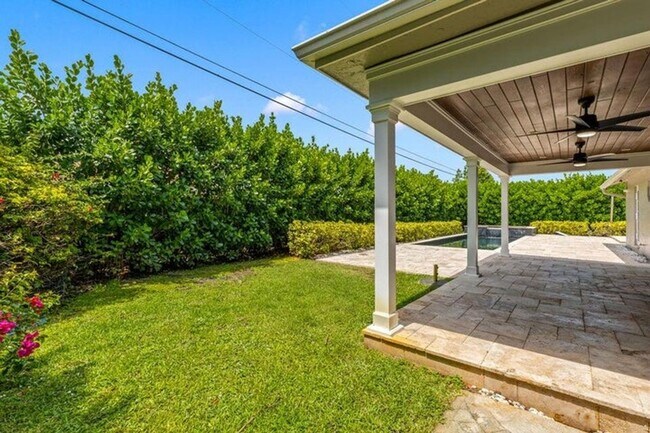 Building Photo - 4610 Pine Tree Dr