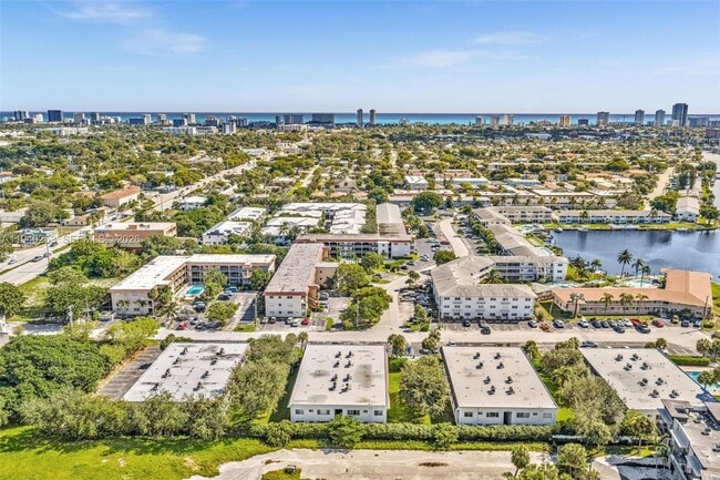 Building Photo - 101 SE 6th Ave