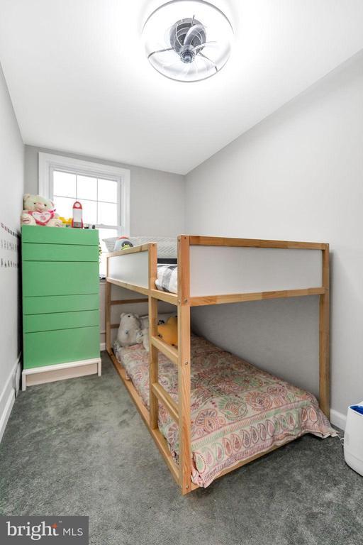 Building Photo - 945 Fariston Dr