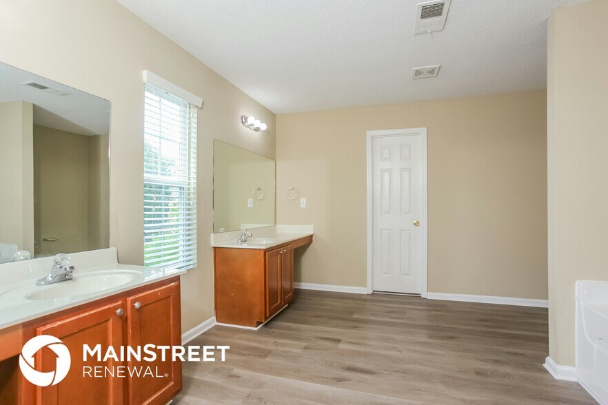 Building Photo - 9996 Chariden Dr