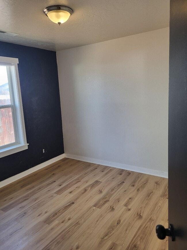 Building Photo - 3 Bedroom in Middleton