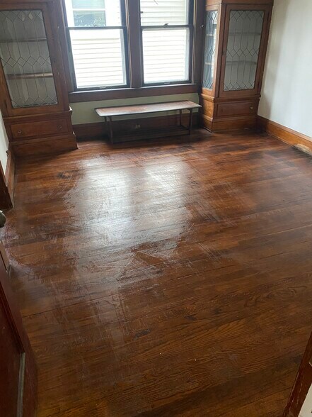 empty dining room - 2041 Elbur Ave