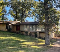 Building Photo - Wonderful 4 bed 3 bath home in East Memphis