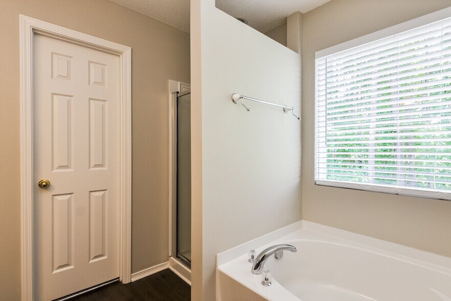 Building Photo - 3149 Varcroft Rd