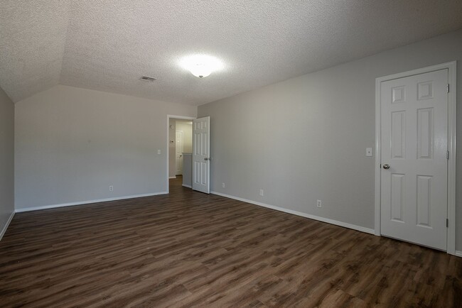 Building Photo - Gorgeous 4 Bedroom Remodel, Union Schools!