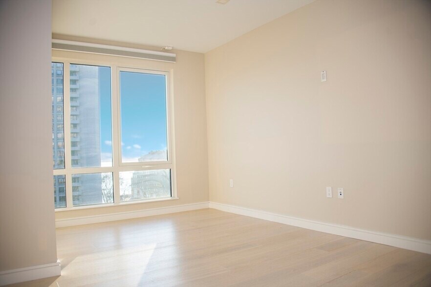 Building Photo - 110 Broad St