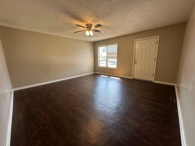 Building Photo - 1004 Northwood Dr