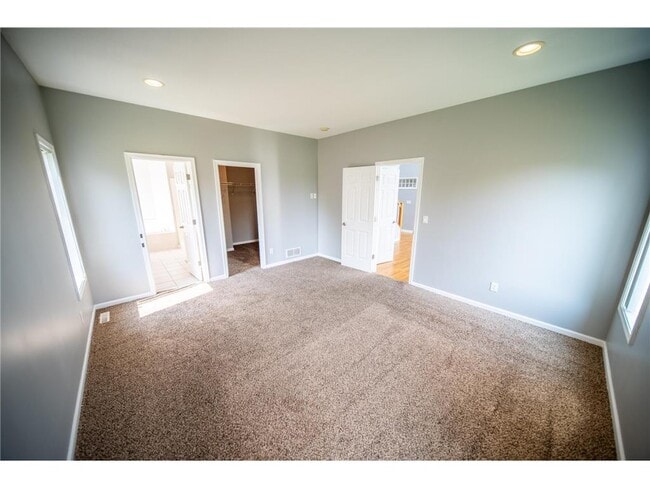 Building Photo - 5182 Southern Ridge Ln SW