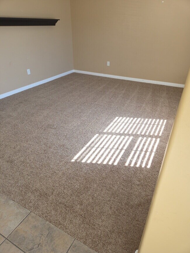 Building Photo - Stylish 3-Bedroom Home in Herriman!