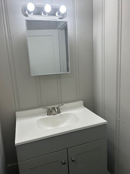 Building Photo - 6050 OH-14
