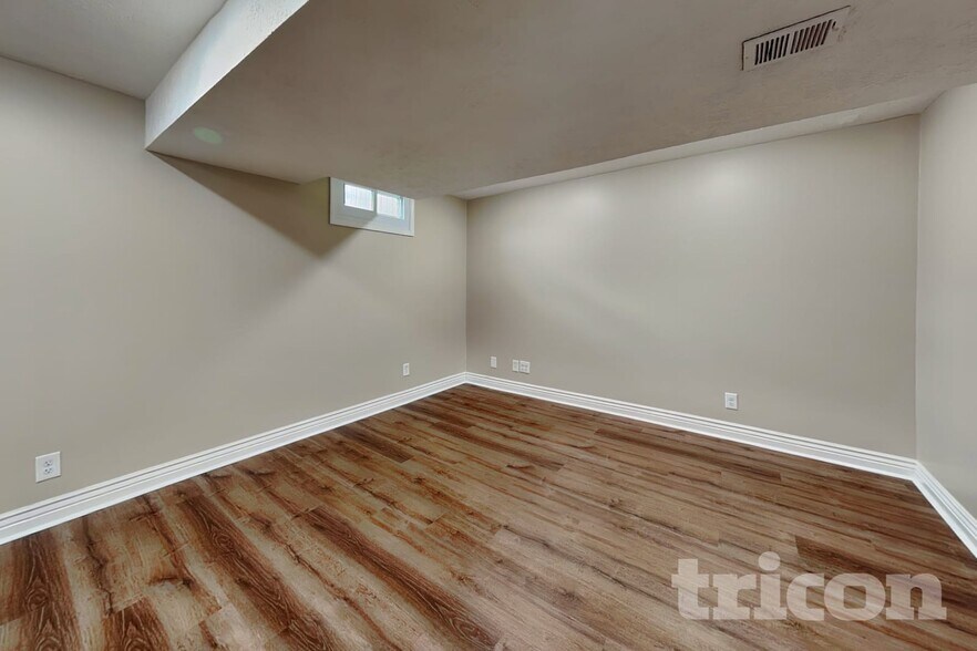 Building Photo - 16033 S Ocheltree St