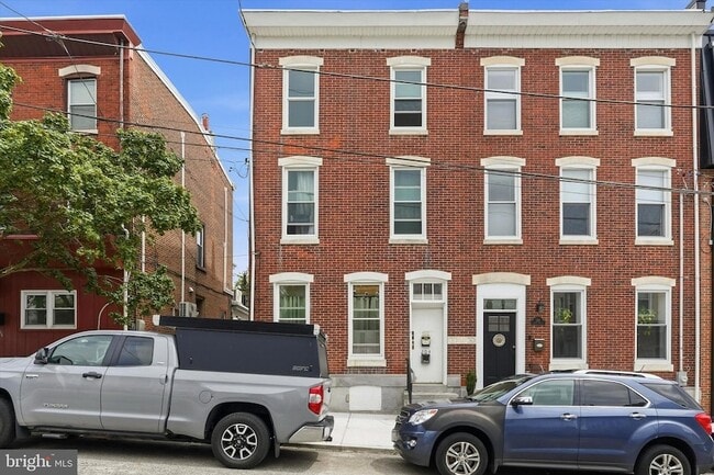 Building Photo - 204 Ripka St