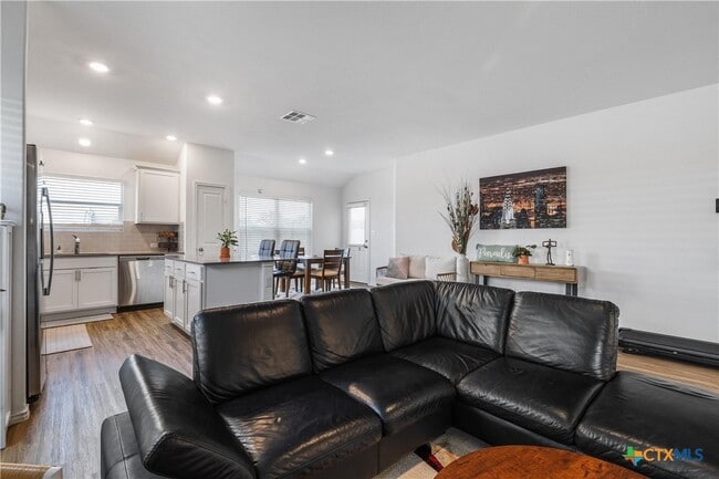 Building Photo - 107 Isaac Millsaps Trl