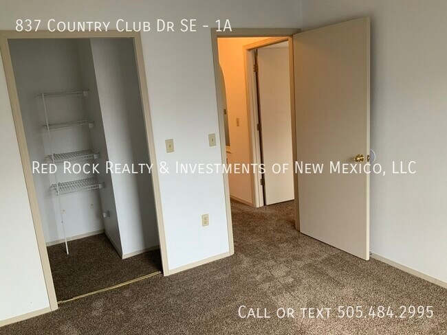 Building Photo - 837 Country Club Dr SE