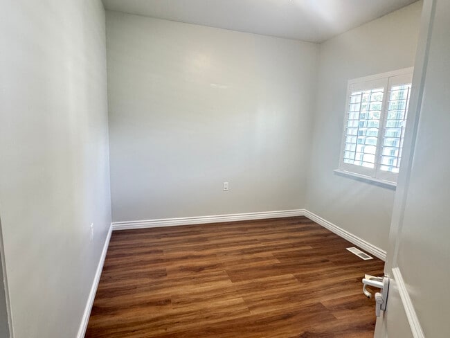 Building Photo - 592 S 350 E