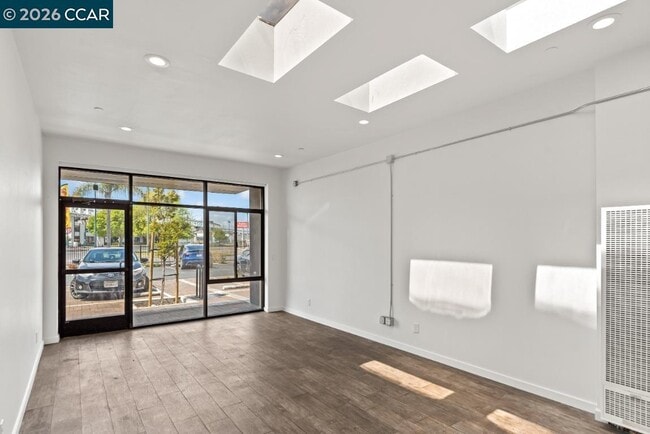 Building Photo - 646 Hegenberger Rd