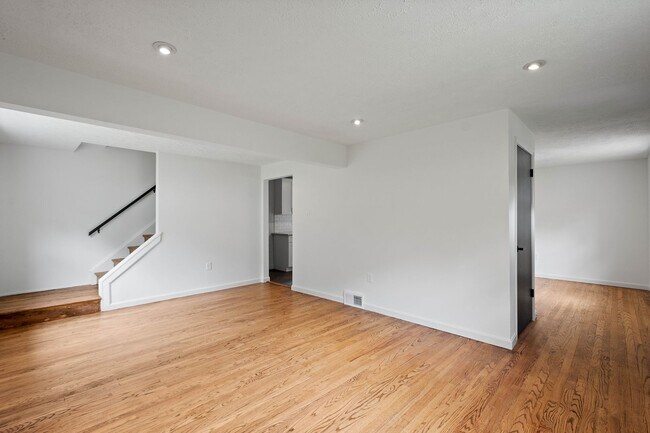 Building Photo - WOW! STUNNING 4 BEDROOM in the HEART of PE...