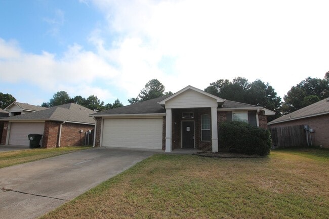 Building Photo - Available! Beautiful 3 bedroom 2 bathroom ...