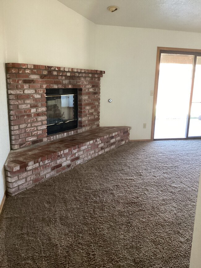 Building Photo - 16190 Palm St