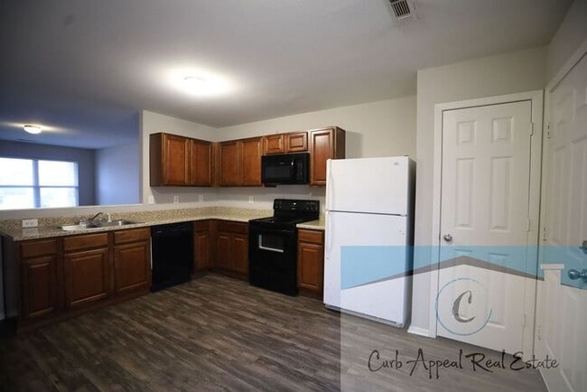 Building Photo - Move in special $900!! Beautiful 3 bed / 2 bath home with fenced back yard - Nettleton!!