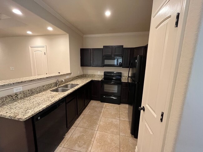 Building Photo - 7011 Micayla Cv