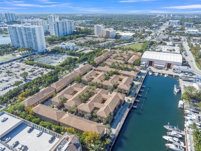 Building Photo - 2945 NE 185th St