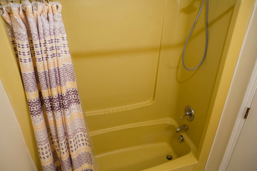 Upstairs Full Bathroom - 1805 King College Rd