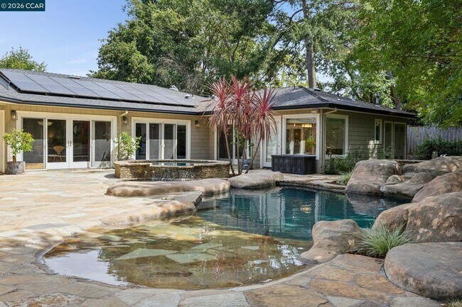 Building Photo - 783 Los Palos Manor