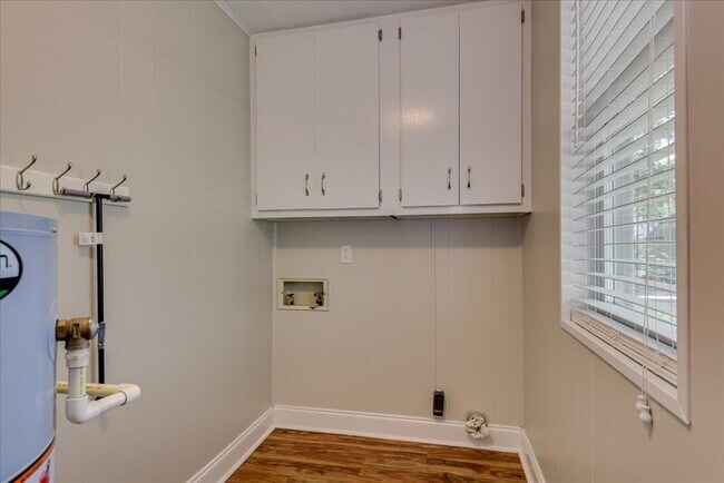 Building Photo - 608 Cedarwood Ct