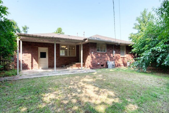 Building Photo - 1722 Mattern Dr