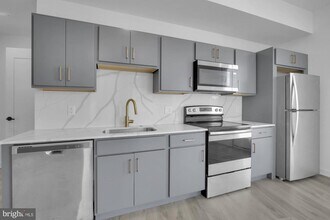 Building Photo - 2046 E Lehigh Ave