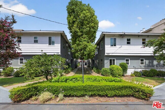 Building Photo - 13553 Moorpark St