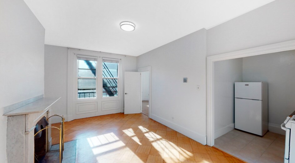 Building Photo - 482 Beacon St